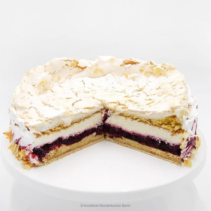 Wölkchen-Cassis-Torte - Konditorei Wunderkuchen e.K.