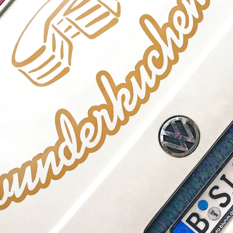 Lieferauto - Motrohaube mit Wunderkuchen Logo